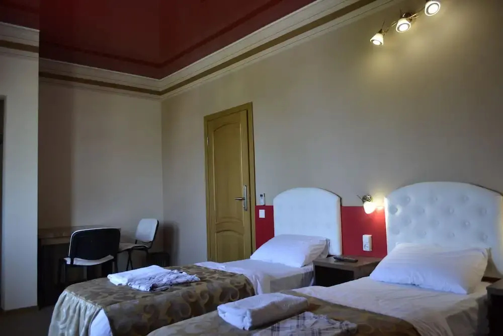 2 Bedrooms Standard Family room with balcony