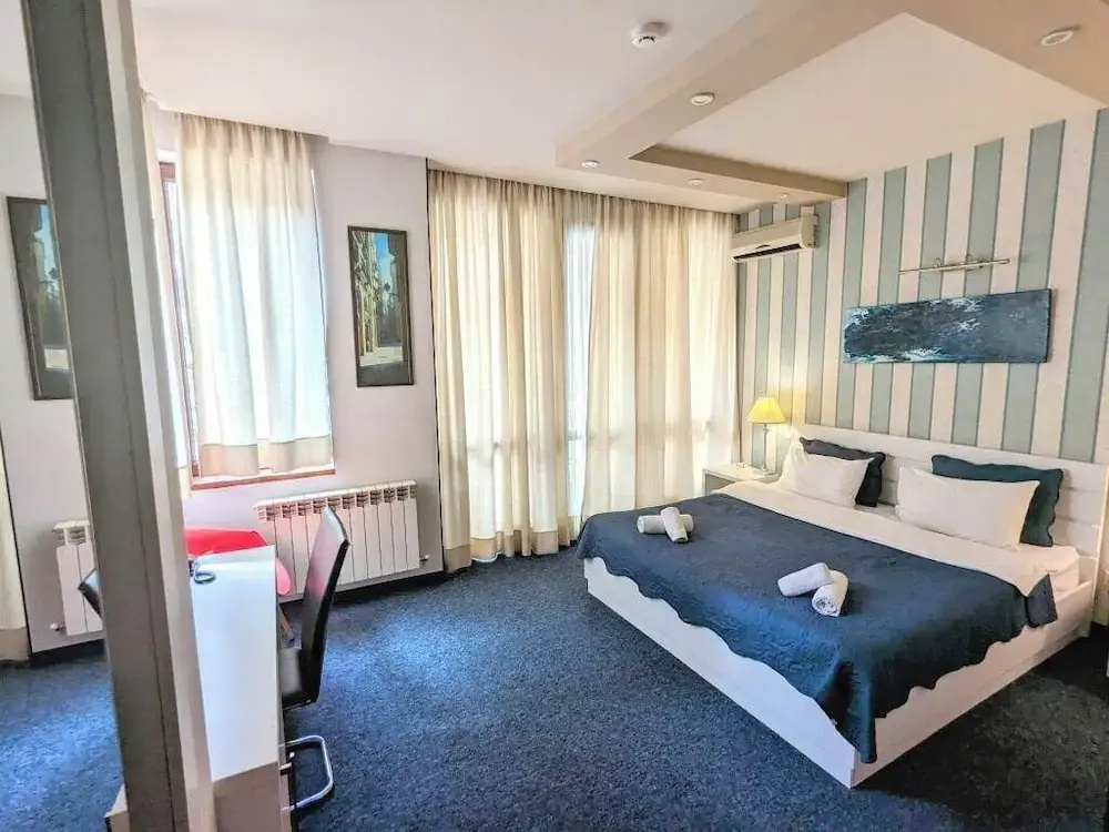 Comfort room with balcony and with pool view