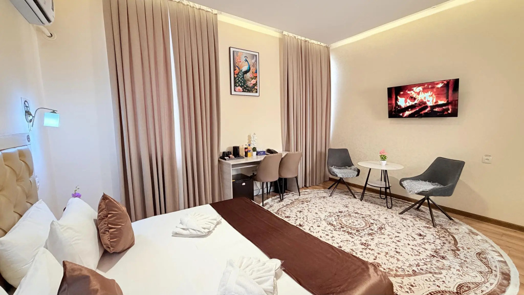 Double Suite (full double bed)