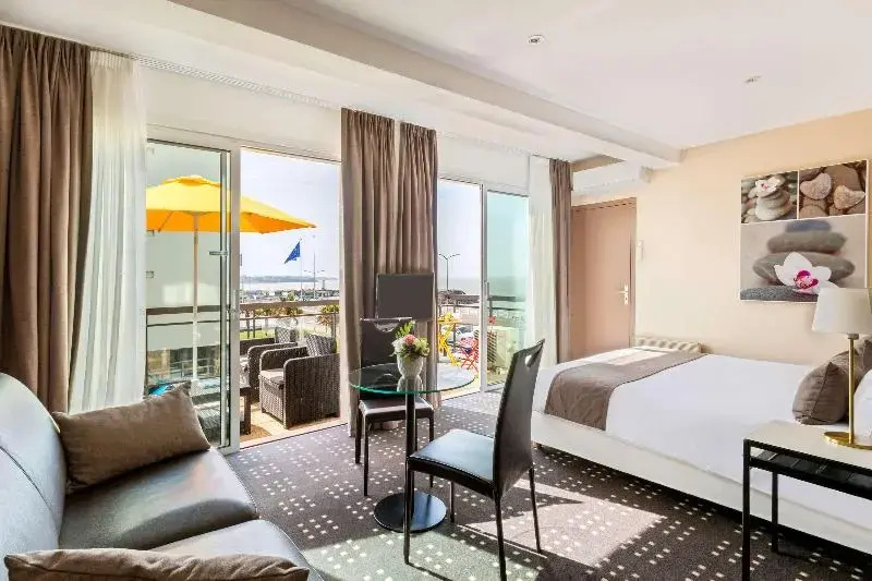 Quadruple Junior Suite with sea view