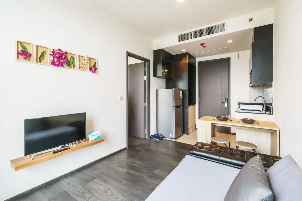 Edge Sukhumvit 23 by Favstay