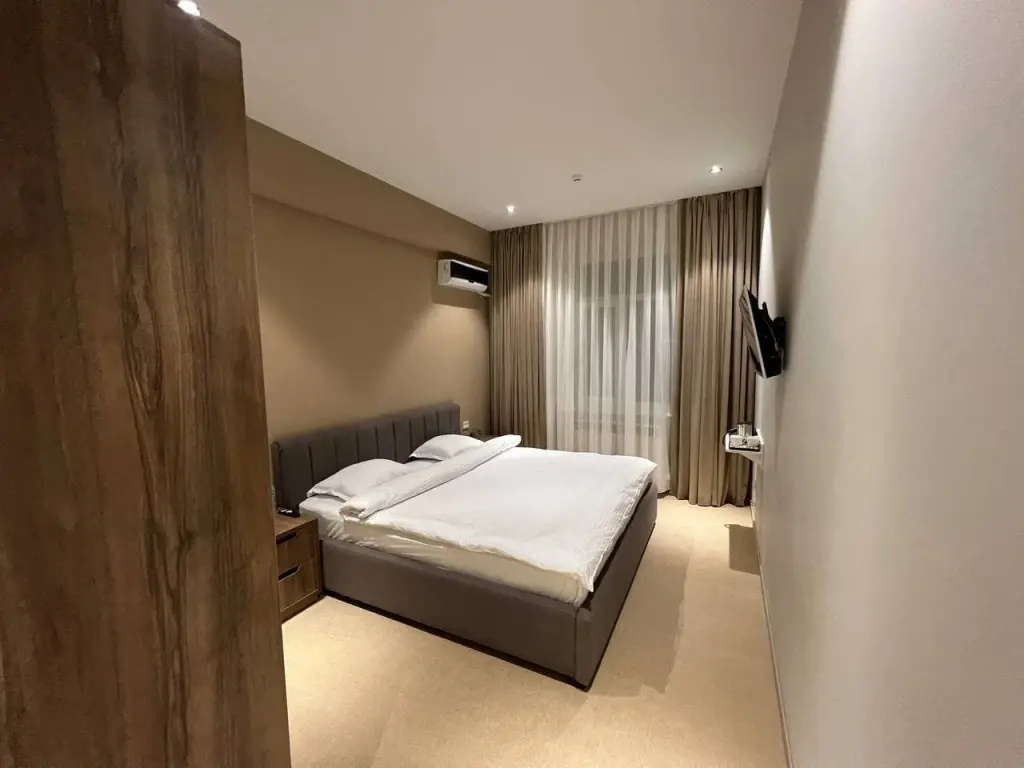 Deluxe Double room (full double bed)