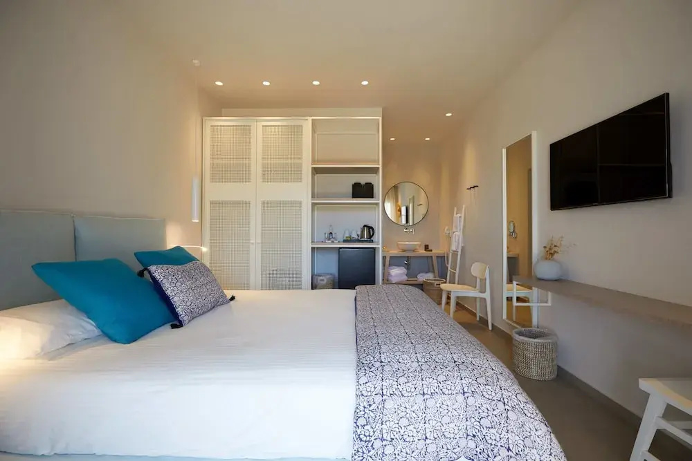Deluxe Double room with garden view (full double bed)