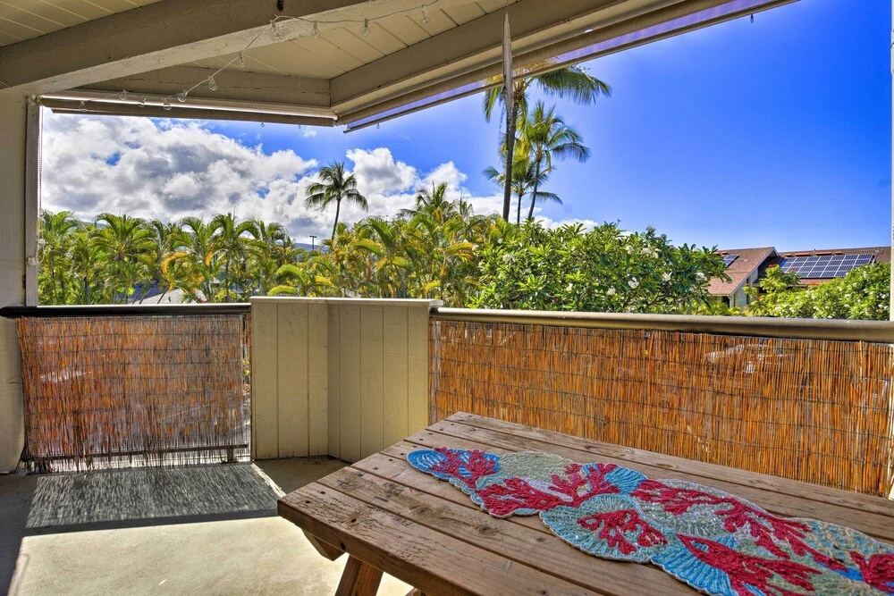 Big Island Condo w/ Pool Access: Walk to Beach!