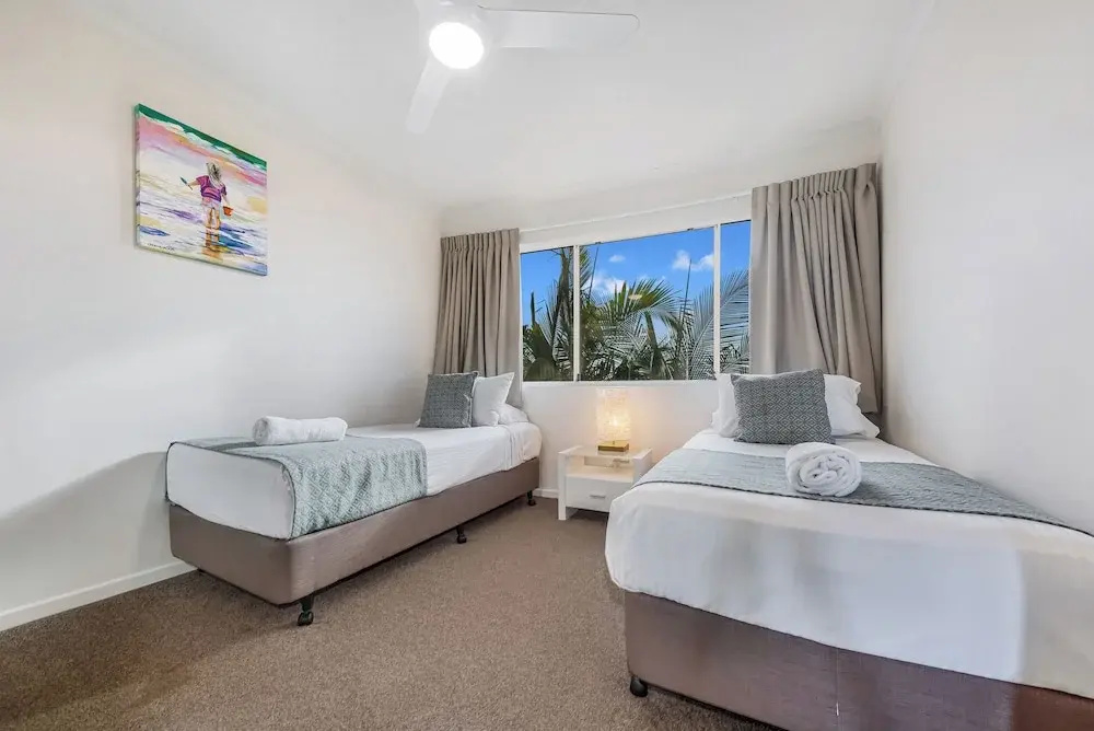 2 Bedrooms Apartment with balcony and with garden view