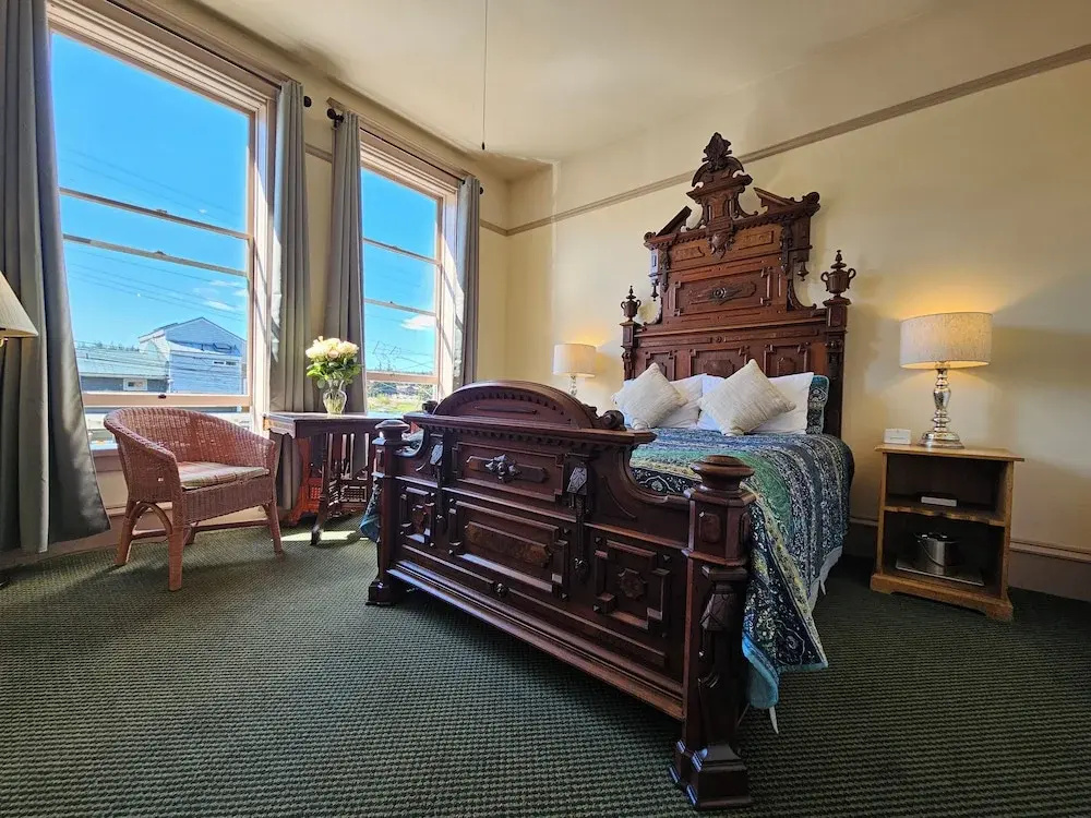 Deluxe Double room with partial sea view (full double bed)