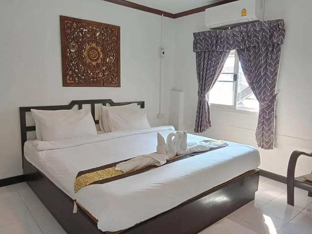 Deluxe Double room (full double bed)