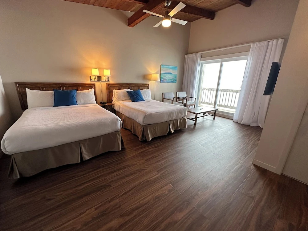 Comfort room with balcony
