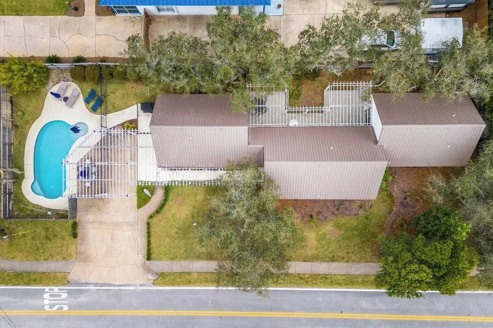 Pelican Retreat by Avantstay 5 Mins TO Beach Pet Friendly w/ Pool & Bbq!