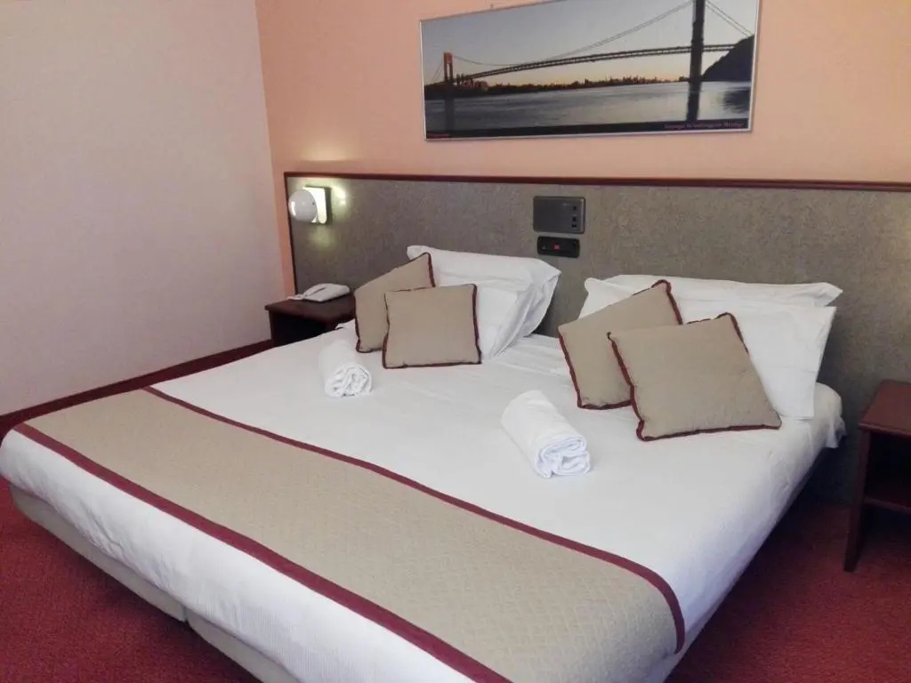 Double room (full double bed)