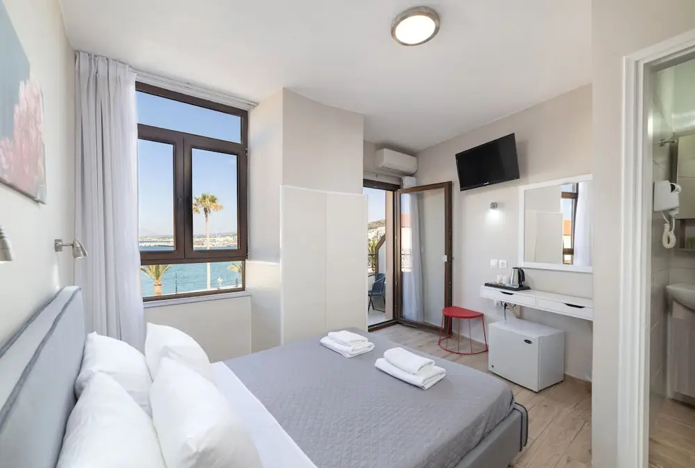 Classic Double room with balcony and with sea view (twin beds)
