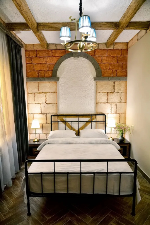 Deluxe Double room with garden view (full double bed)