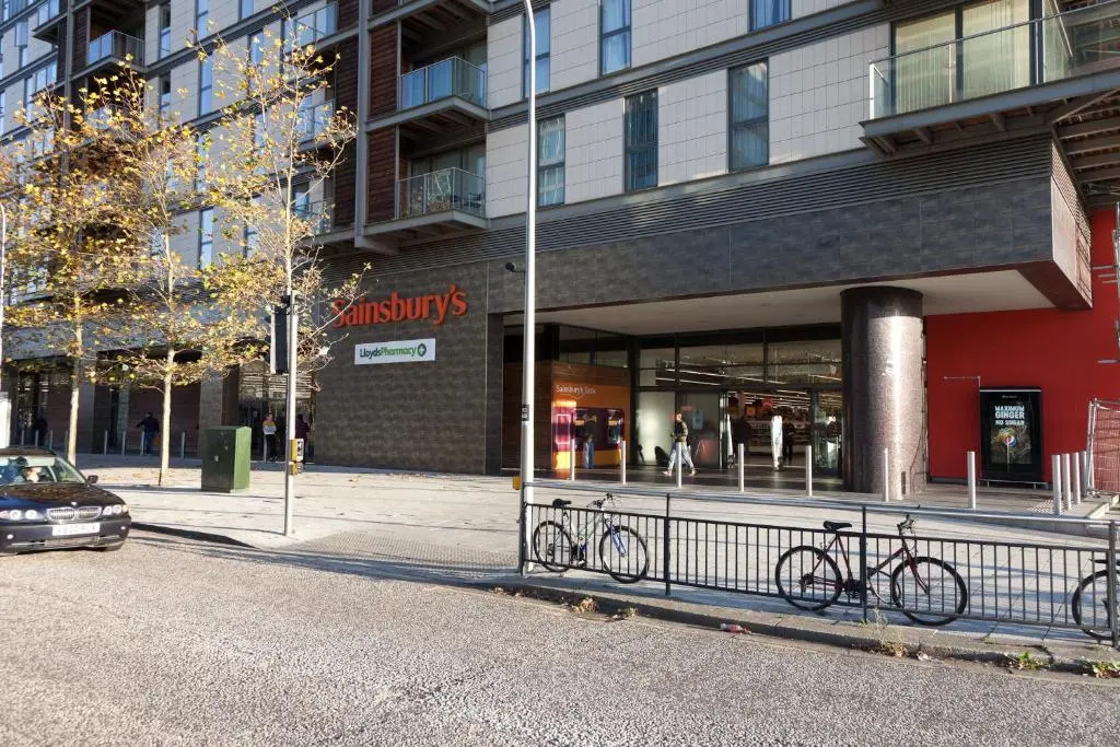 2 Bedroom 2 Bathroom Apartment in Central Milton Keynes with Free Parking - Contractors, Relocation, Business Travellers