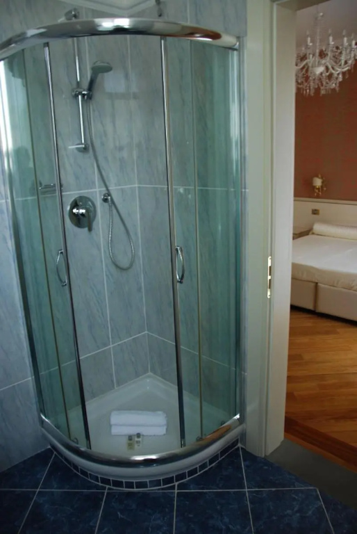 Classic Double room (full double bed)