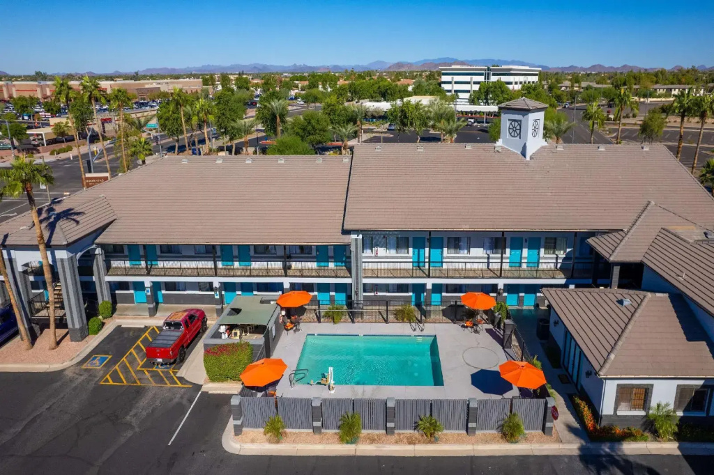 The Hotel Serene Glendale Peoria, Surestay Collection By Bw