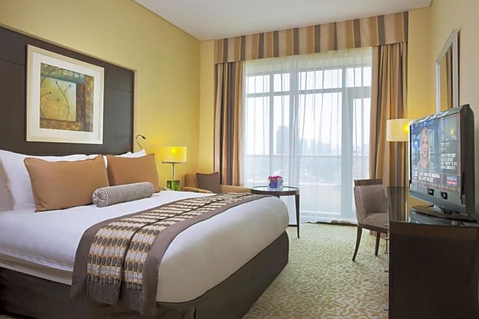 Time Oak Hotel & Suites