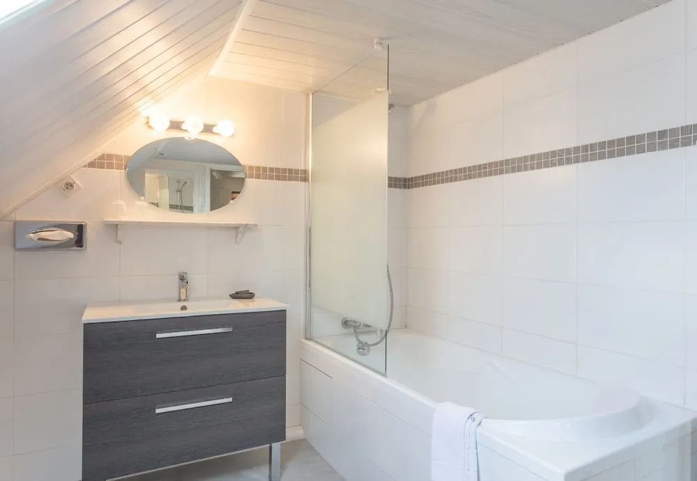 Classic Double room (full double bed)
