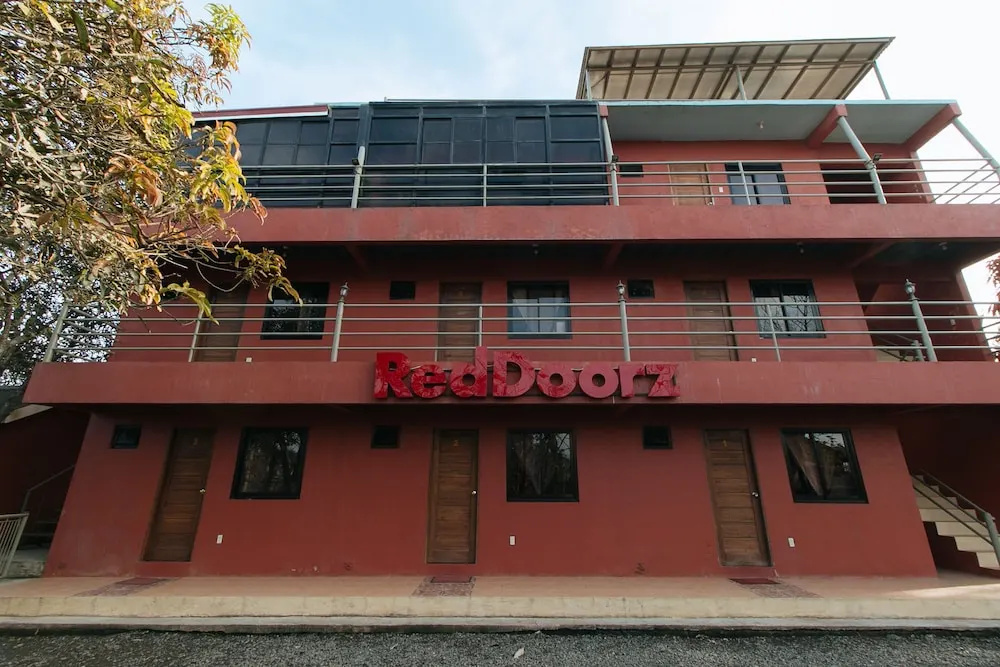 RedDoorz Plus @ Malabag Silang