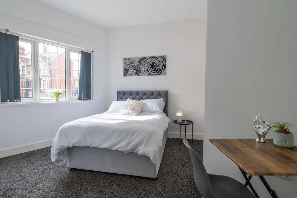 Lovely 13-bed House in Coventry
