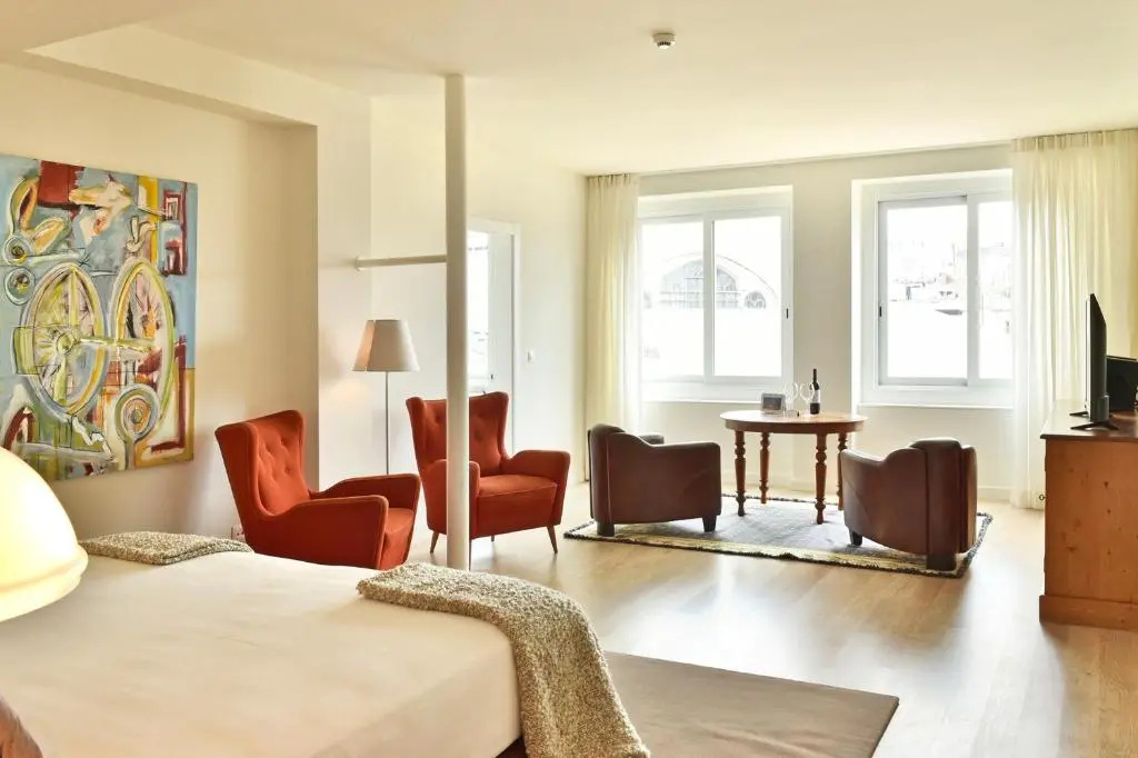Standard Double room with city view (full double bed)