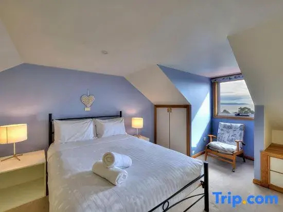 4 Bedrooms Cottage