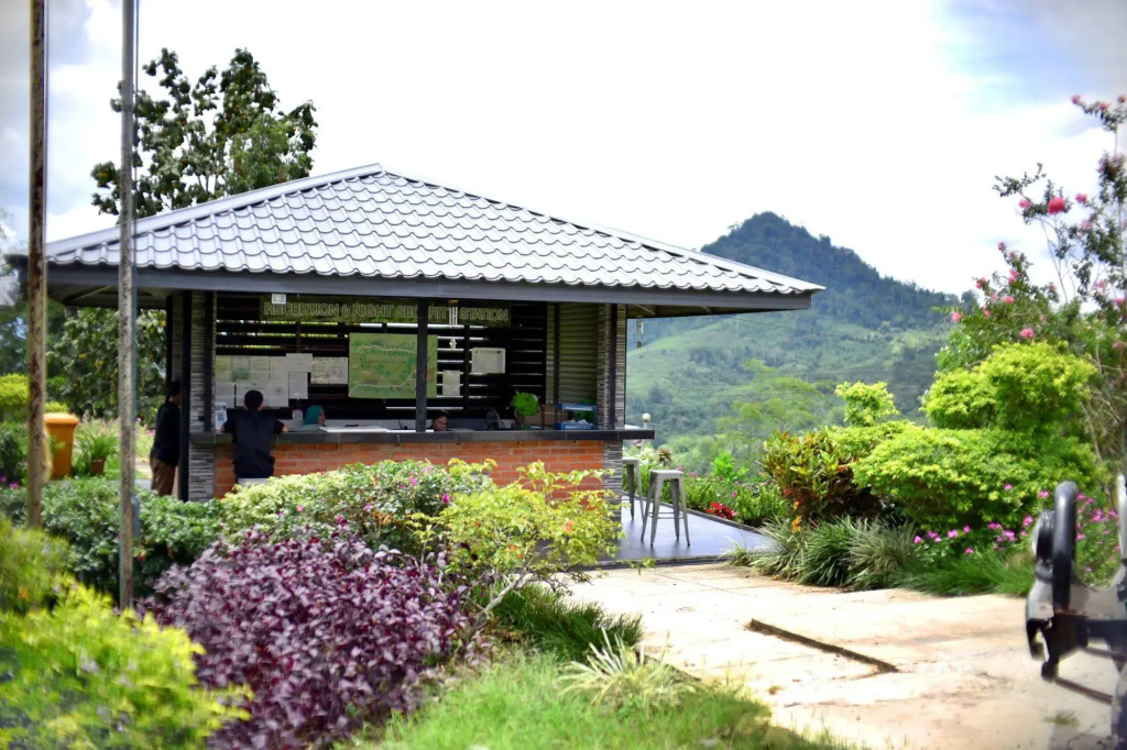 Sabah Tea Garden-Longhouses