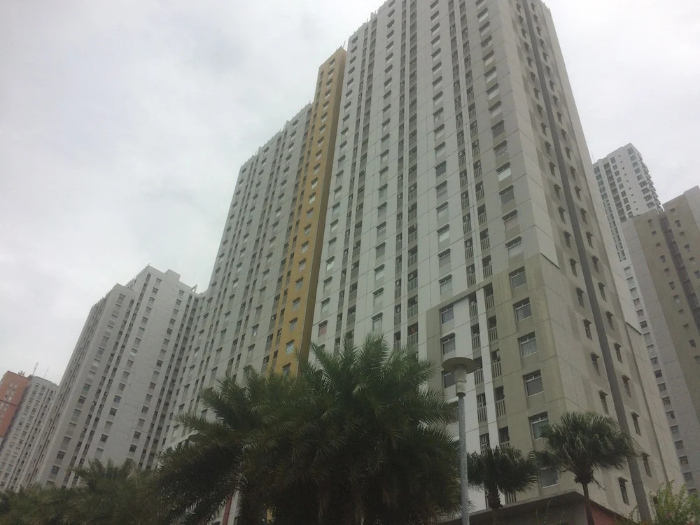 Simply Spacious 1BR Apartment at Green Bay Pluit