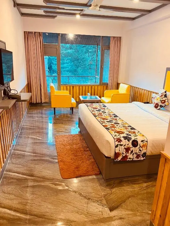 Standard room with mountain view