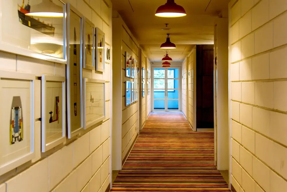 Lobby & Reception