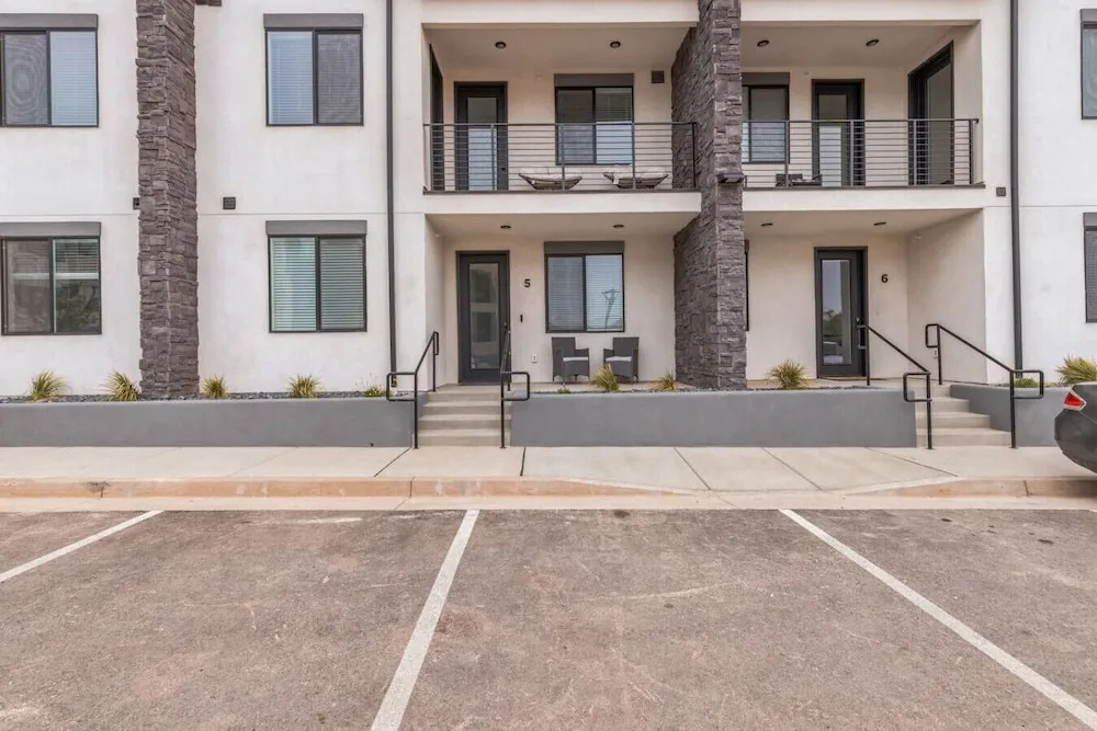 485 Rooftop Hot Tub - Sleeps 24