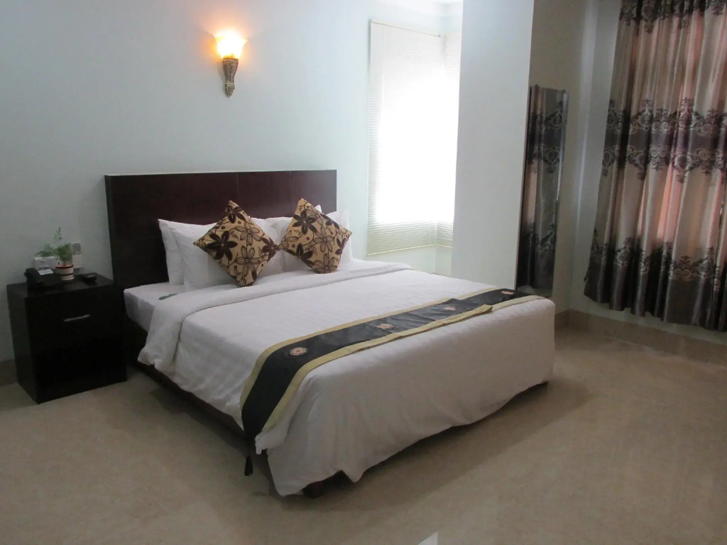 Deluxe Double room (full double bed)