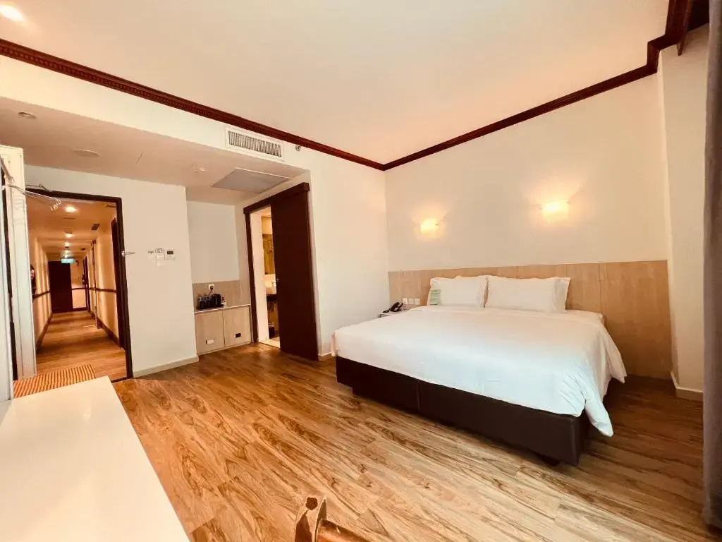 Deluxe Double room (full double bed)