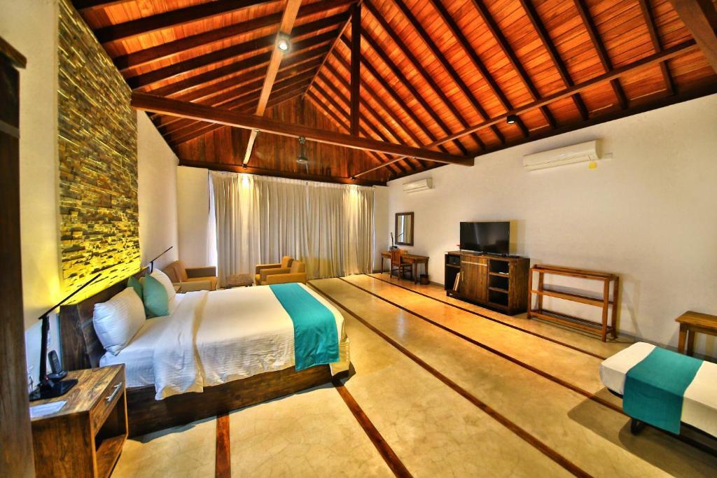 R Degree Hotel