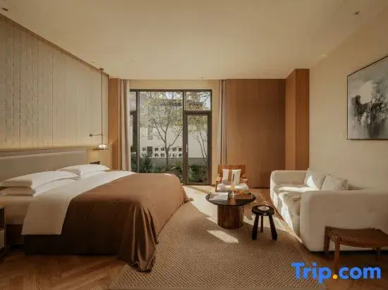 Standard Double room with courtyard view (full double bed)