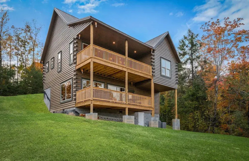 Luxe Mountain-view W/ Hot Tub 2 Bedroom Cabin