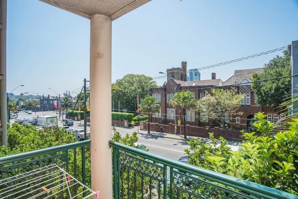 Spacious & Cozy Apartment In Heart Of Redfern