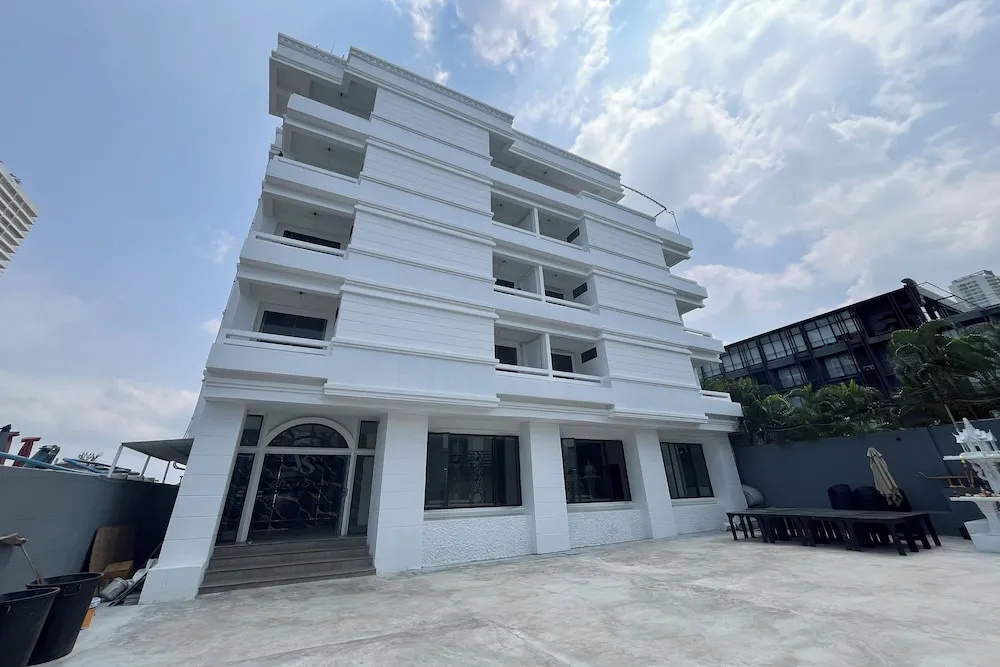 Отель VS Beachfront в Паттайе