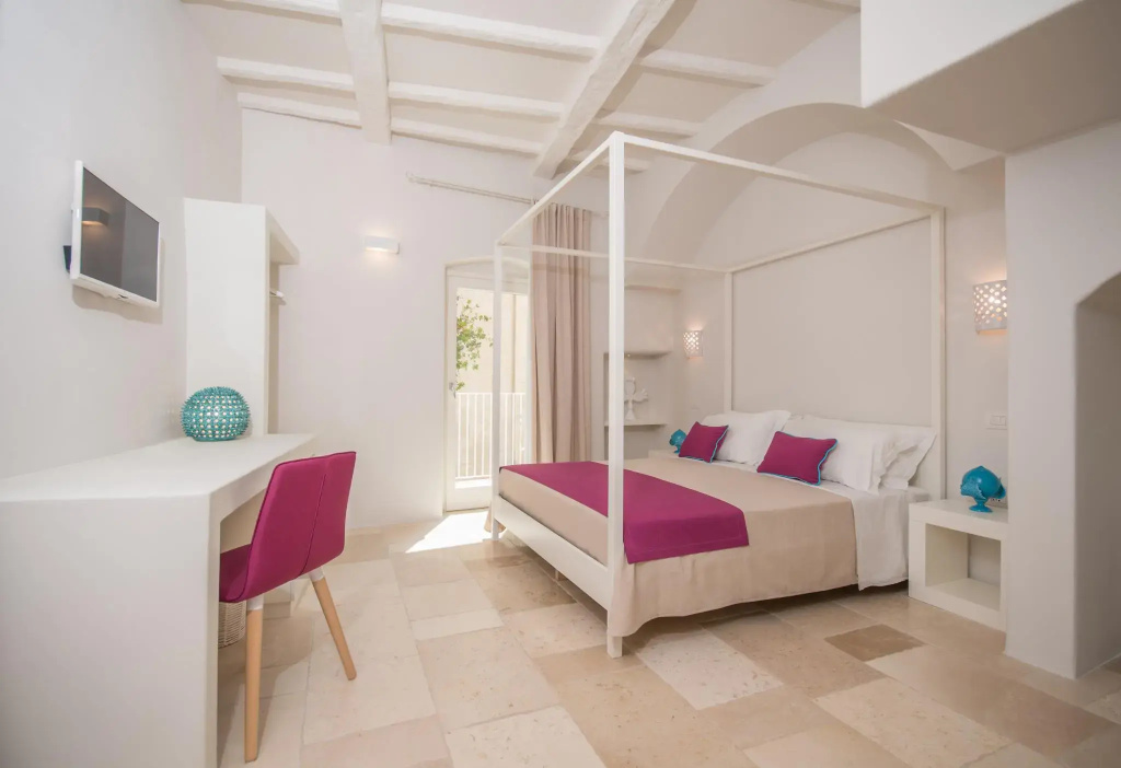 Standard Double room with balcony (full double bed)