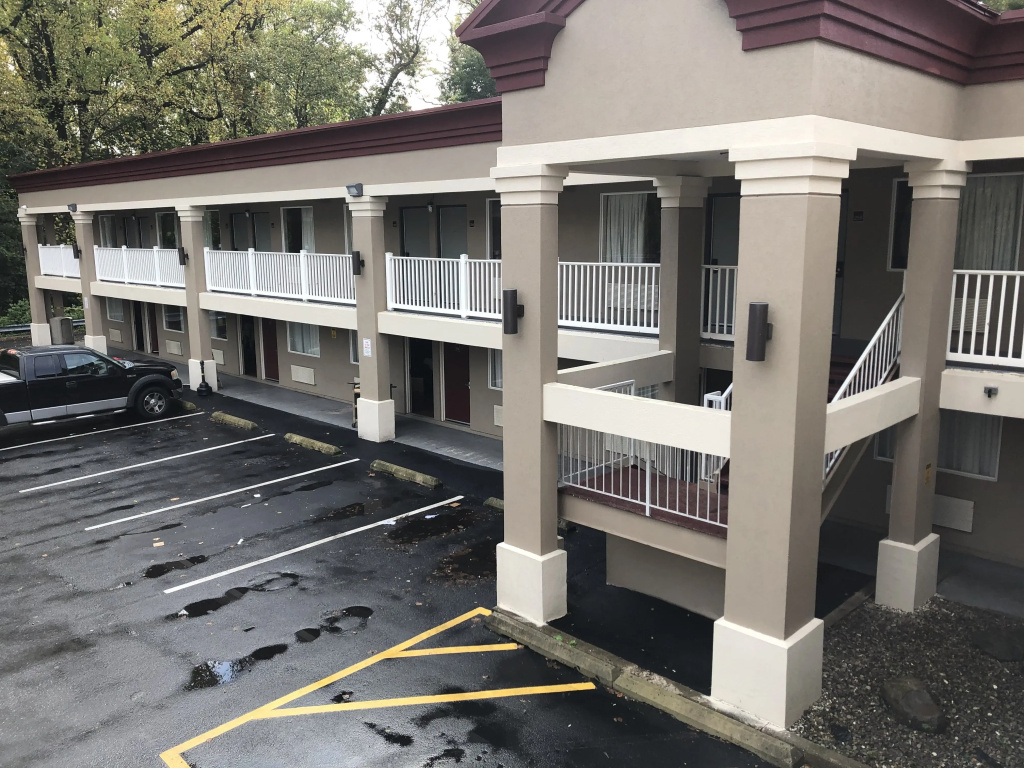 HomeTowne Studios by Red Roof Bordentown - McGuire AFB