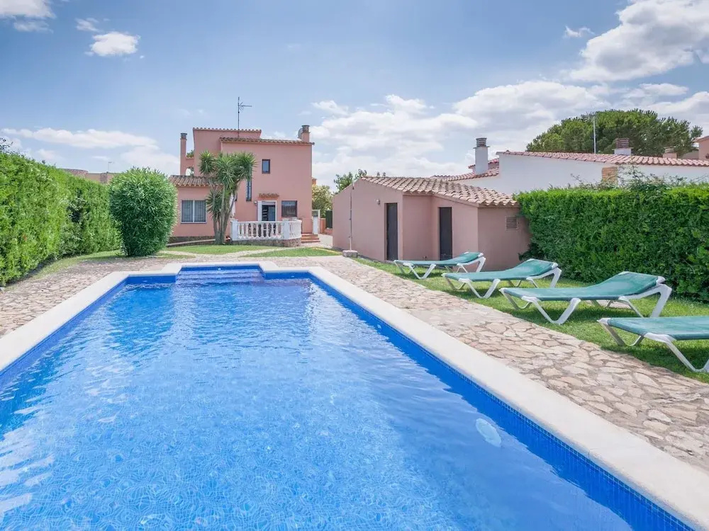 Modern Holiday Home in St Pere Pescador With Private Pool - фото 12