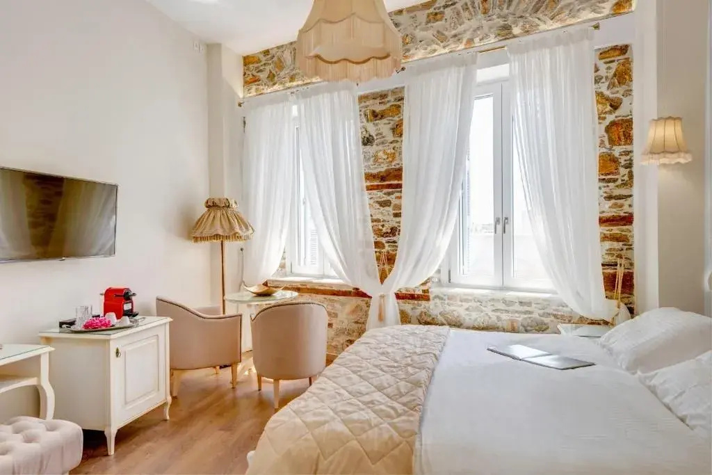 Junior Suite with partial sea view