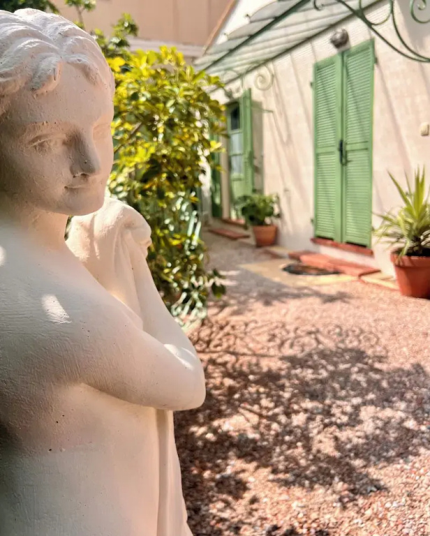 Standard Double room with garden view (full double bed)