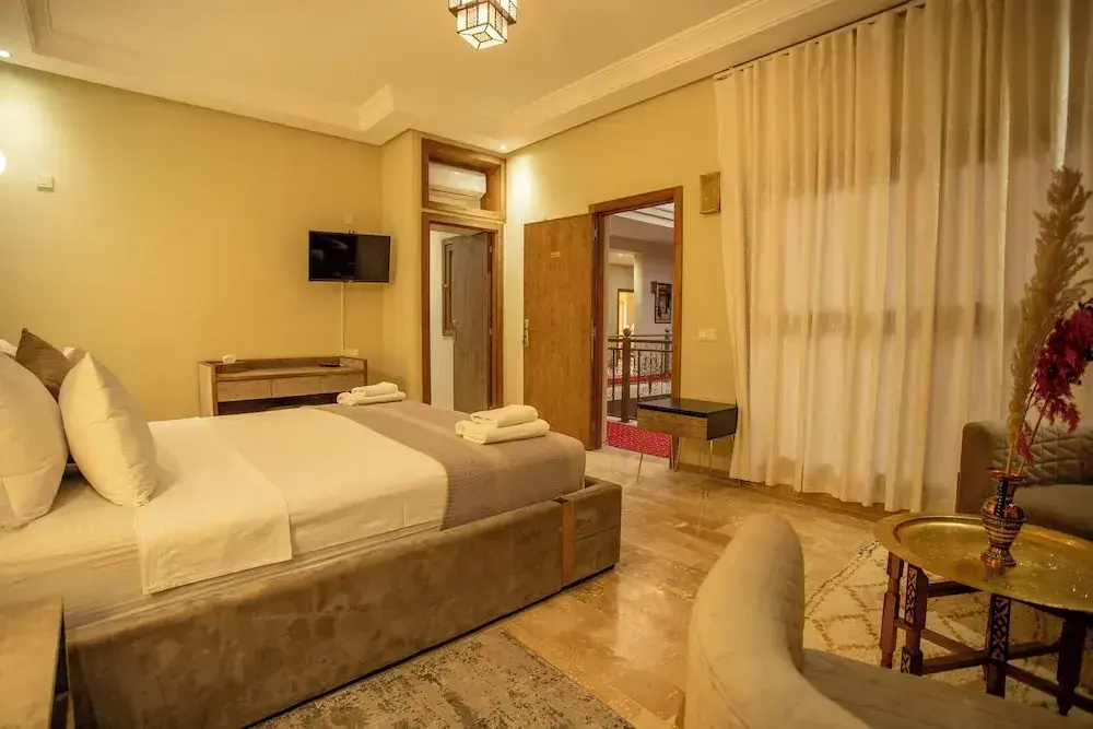 Deluxe Double room (full double bed)