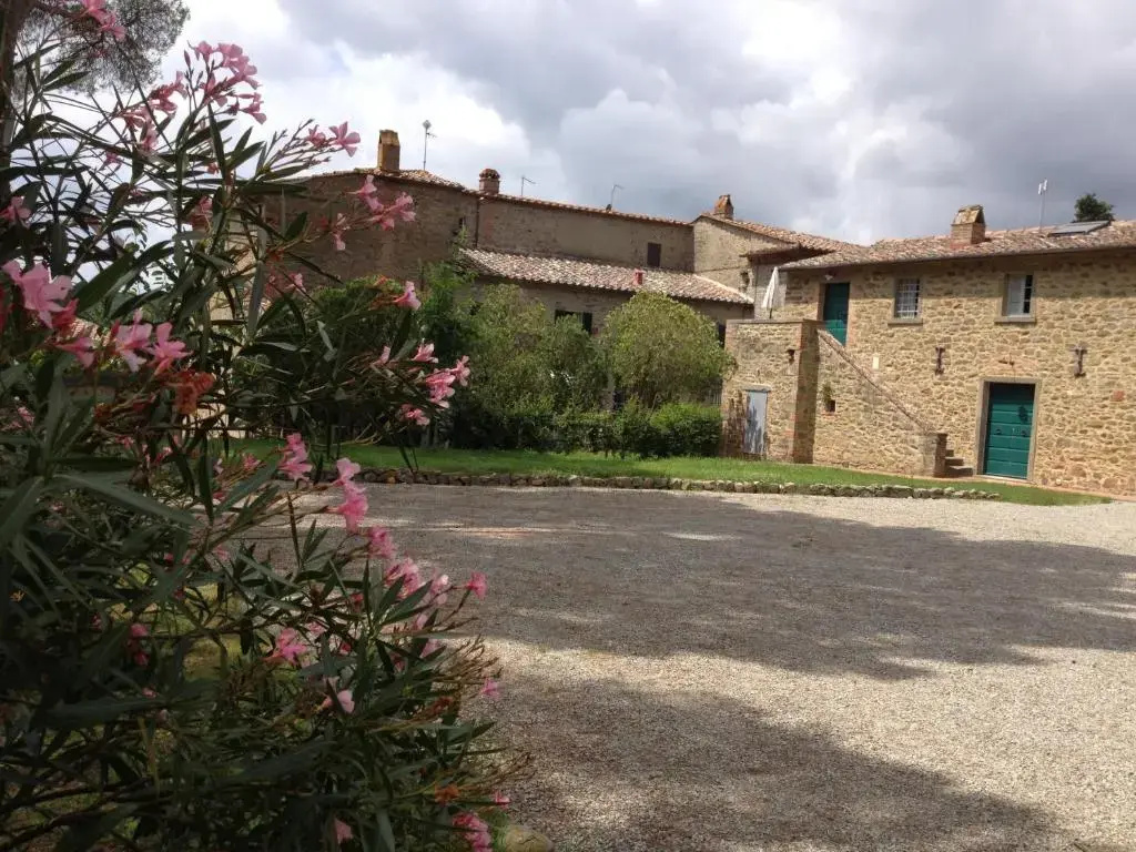 1 Bedroom Apartment with garden view