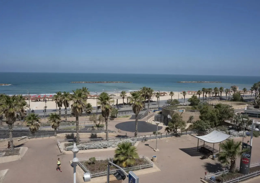 Beach & Waterfront