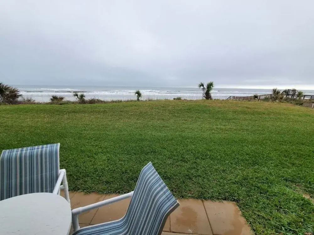 Summerhouse 104: Direct Oceanfront 2 Bedroom Condo