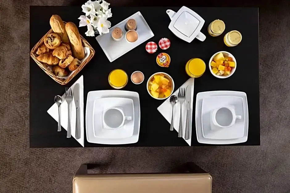 Le 46 Hotel 77