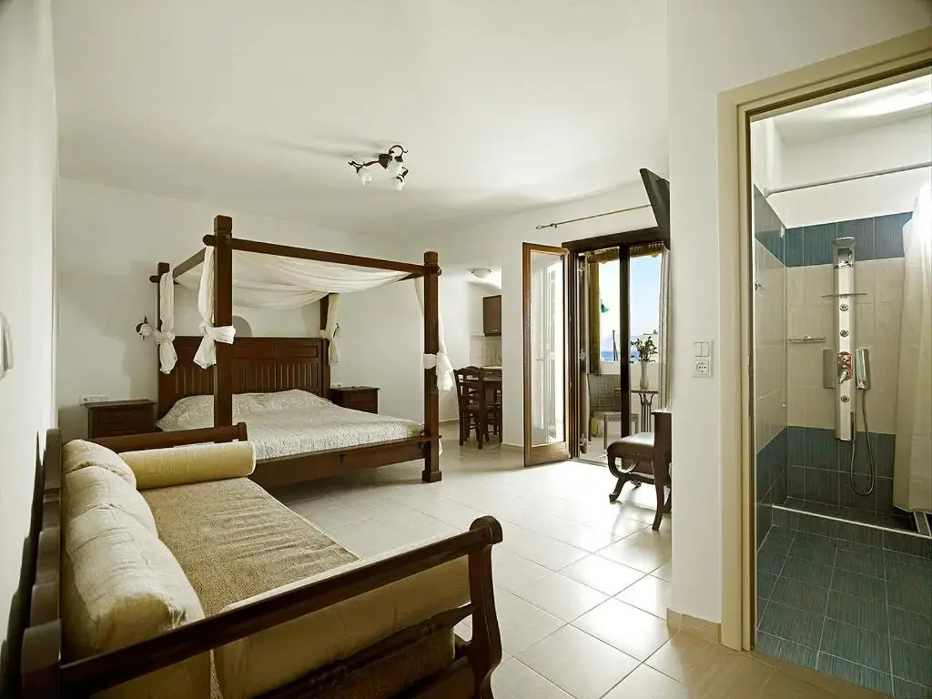 Standard Triple room