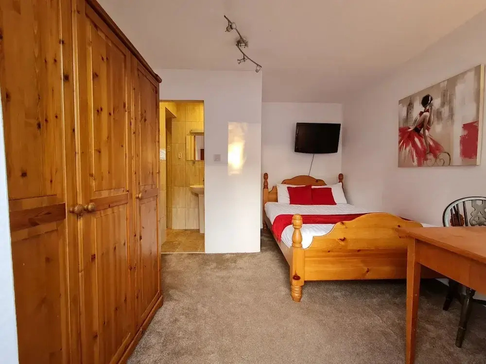 Standard Double room with courtyard view (full double bed)