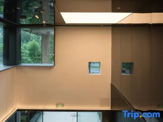 SFEEL Designer Hotel (Chengdu Vientiane City & Yushuang Road Metro)
